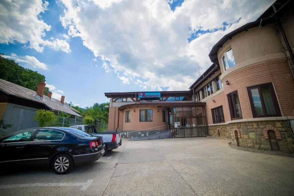 Hotel Gclub Breaza  Bagian luar foto