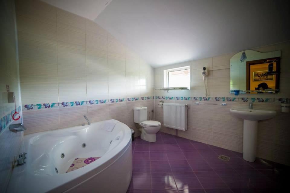 Hotel Gclub Breaza  Bagian luar foto