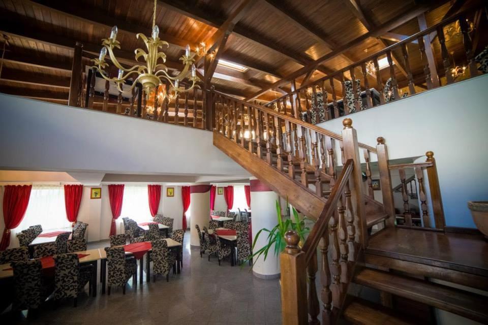 Hotel Gclub Breaza  Bagian luar foto